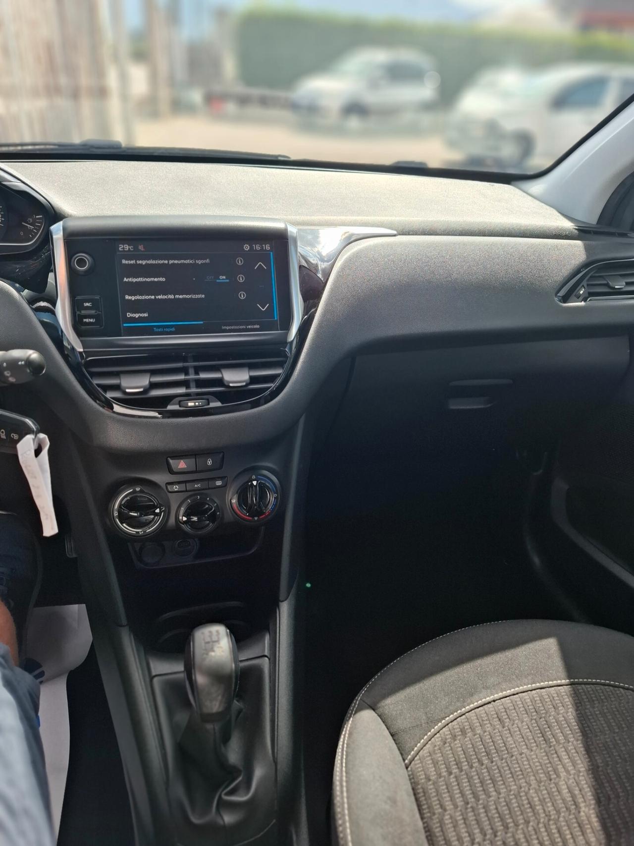 Peugeot 208 PureTech 82 5 porte Allure