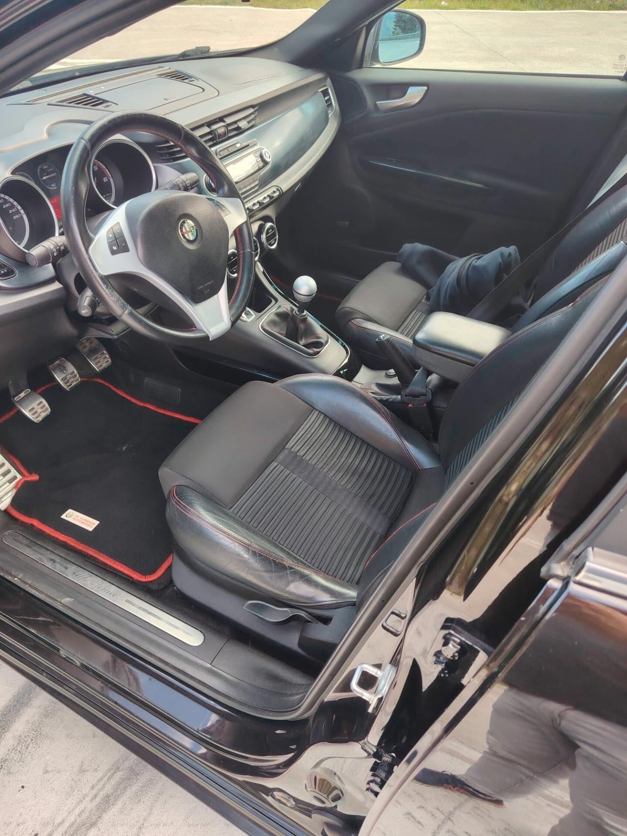 Alfa Romeo Giulietta 2.0 JTDm-2 140 CV Distinctive-Pelle-Xenon-Kit Sportivo-