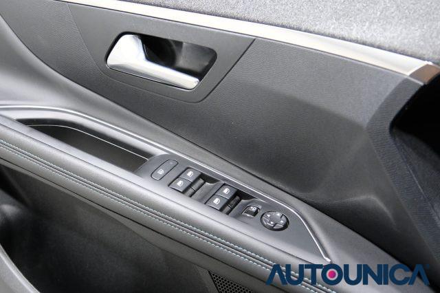 PEUGEOT 3008 HYBRID4 300 E-EAT8 ALLURE PACK