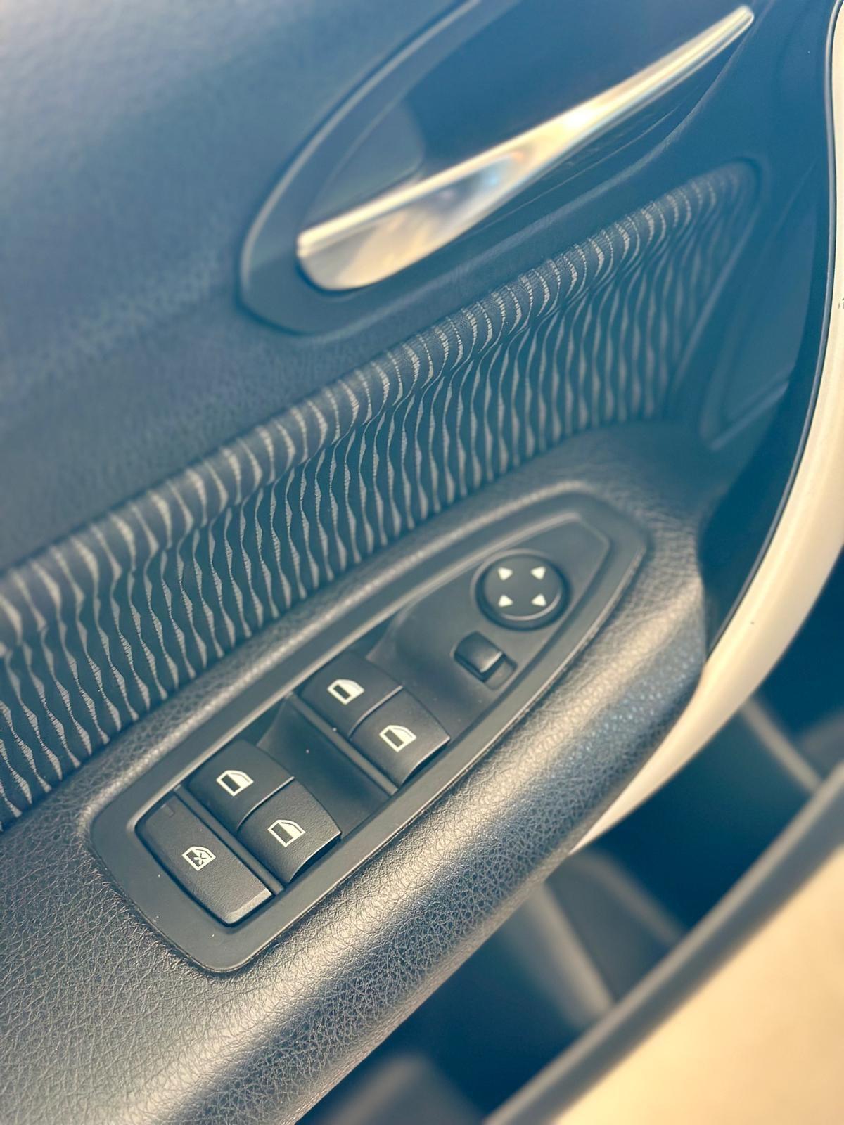 Bmw 120 120d 5p. Advantage