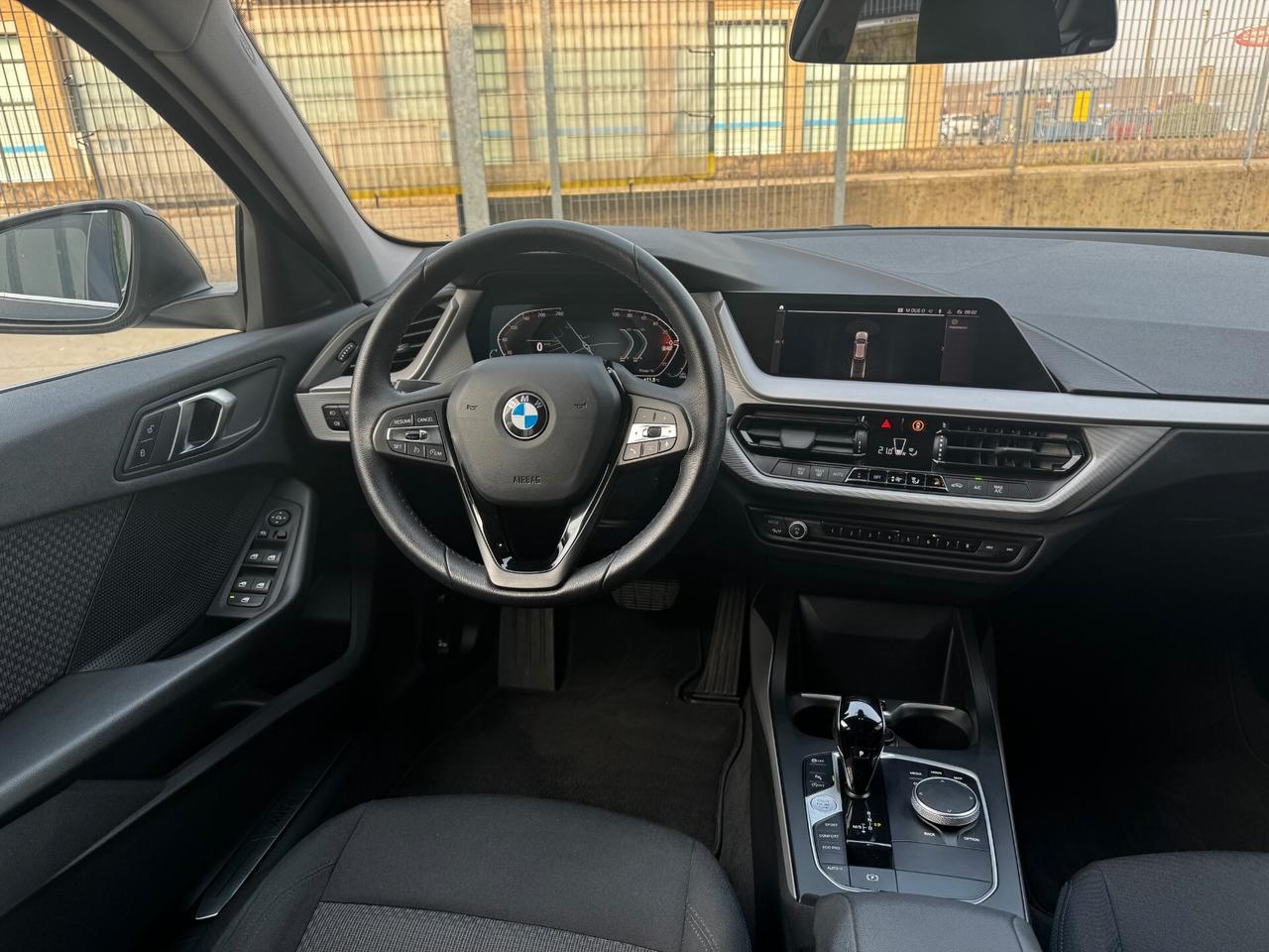 Bmw 116 116d 5p. SPORT