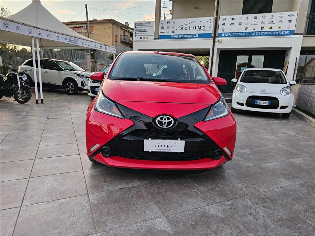 Toyota Aygo 1.0 VVT-i 69 CV 5 porte x-cool per Neopatentati