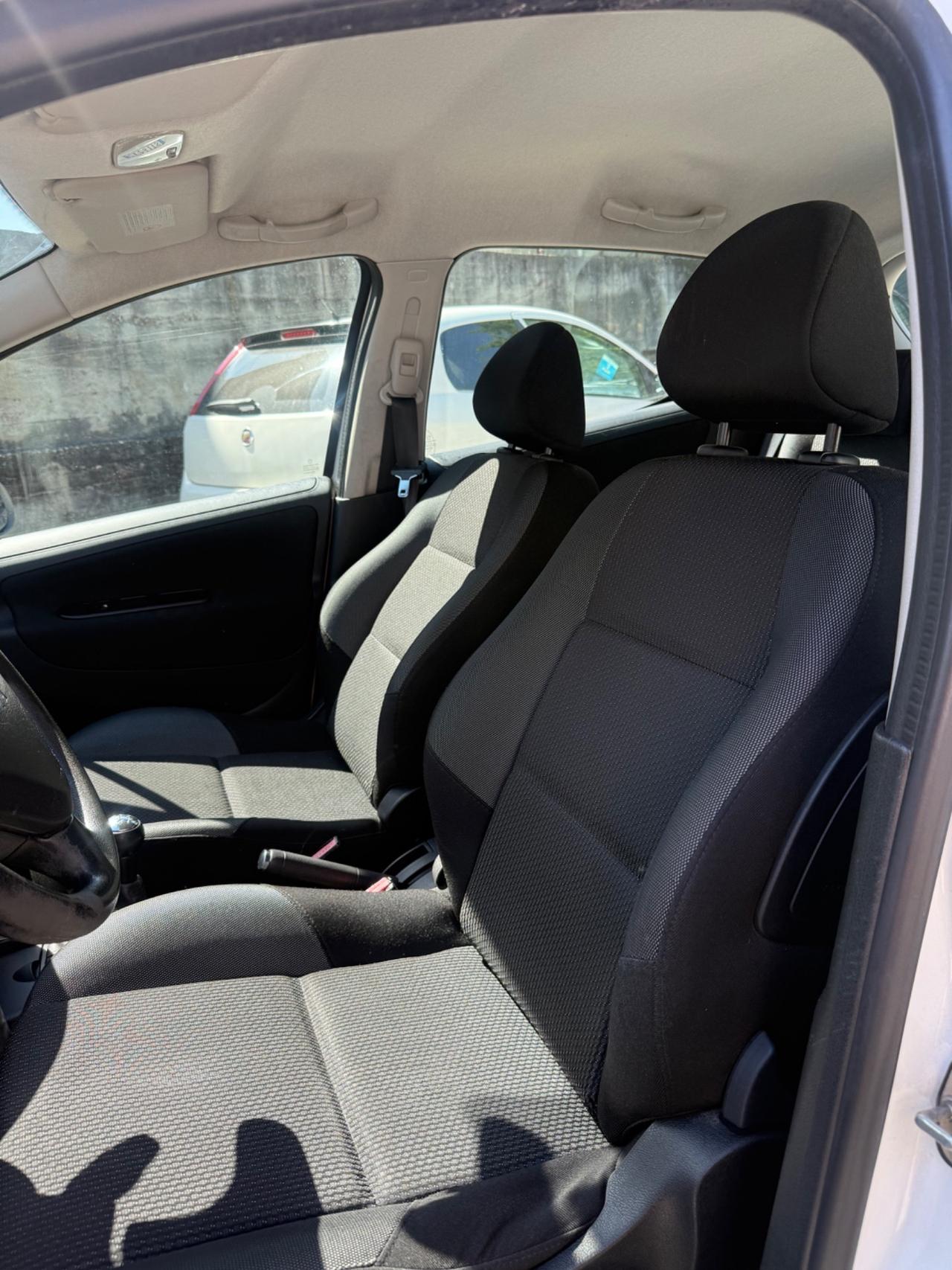 Peugeot 207 Plus 1.4 8V 75CV 5p. ECO GPL