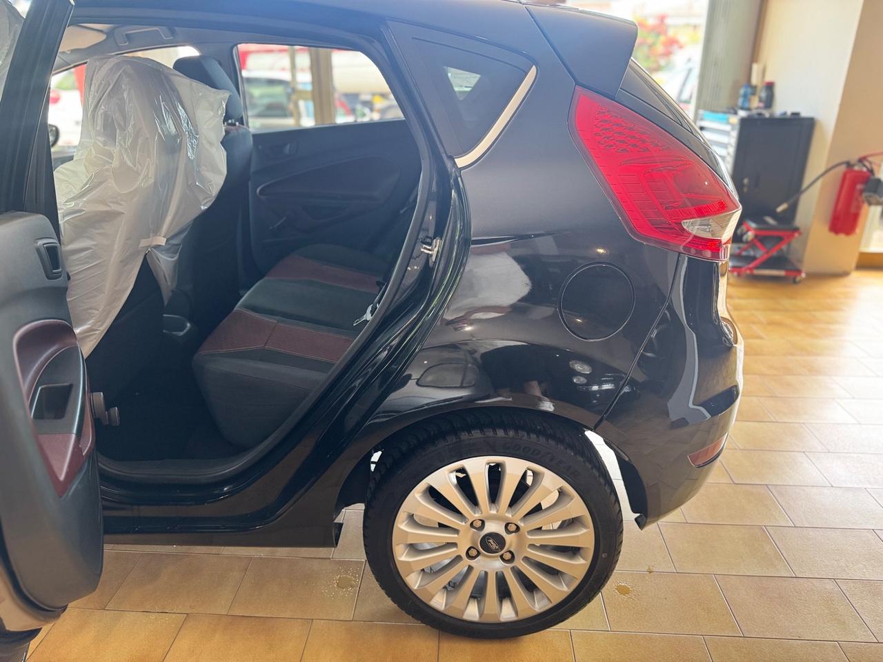 Ford Fiesta 1.4 TDCi 68CV 5 porte Titanium