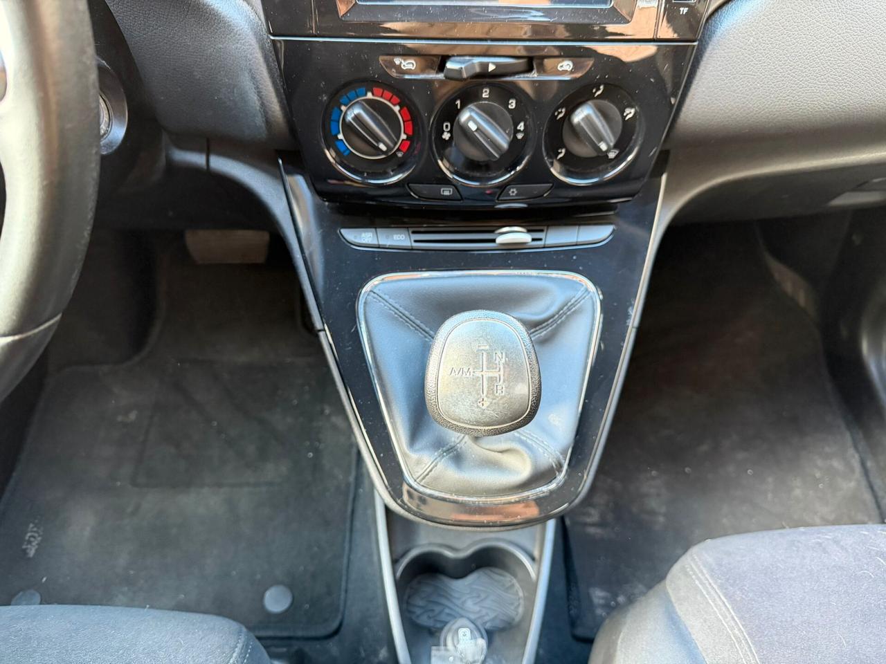 Lancia Ypsilon 0.9 TwinAir 85 CV 5 porte S&S Platinum