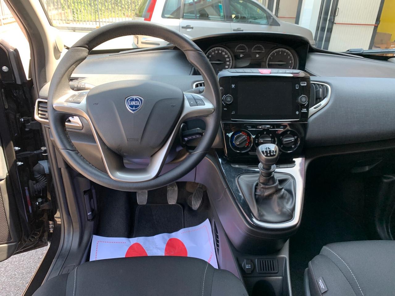 Lancia Ypsilon 1.0 FireFly 5 porte S&S Hybrid Gold