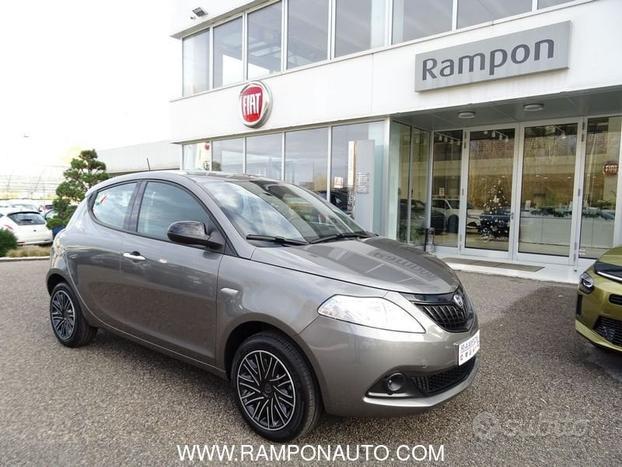 Lancia Ypsilon 1.0 FireFly 5 porte S&S Hybrid Oro