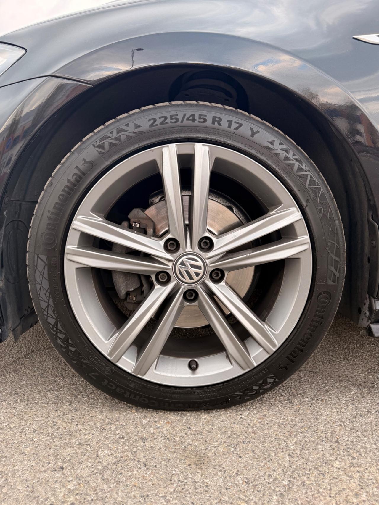 Volkswagen Golf 2.0 TDI DSG 5p. R-Line