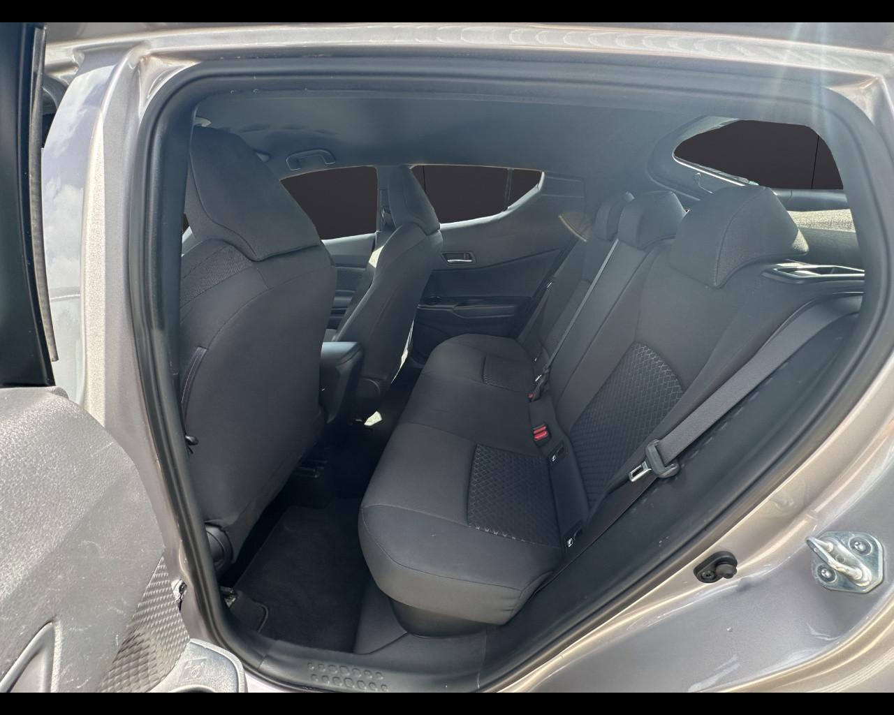 TOYOTA C-HR (2016-2023) - C-HR 1.8 Hybrid E-CVT Trend