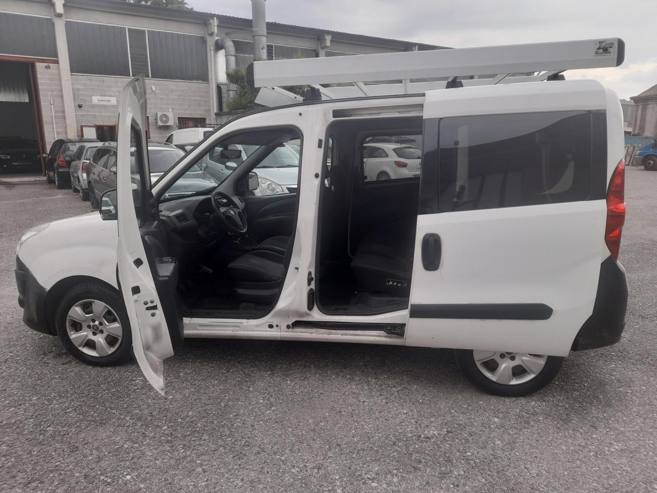 Fiat doblo 5 posti finestrato autocarro