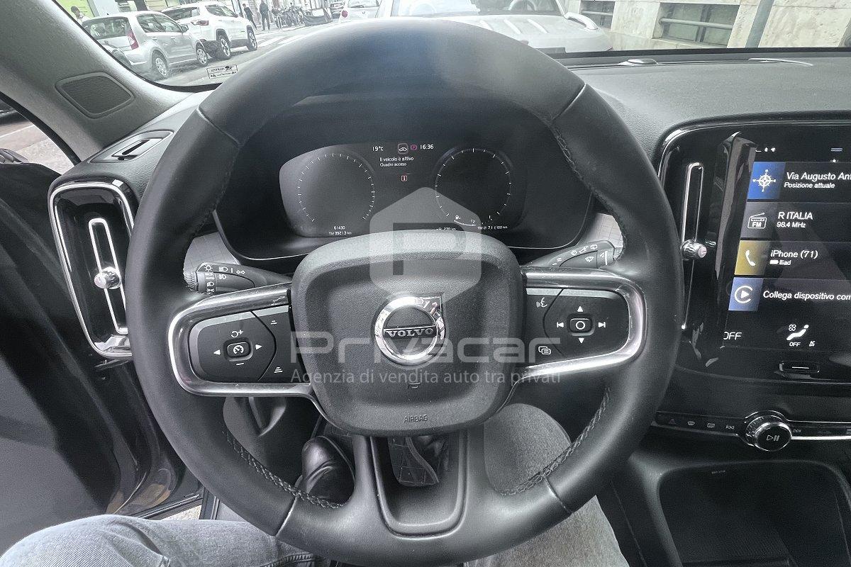 VOLVO XC40 T3 Geartronic Momentum Pro