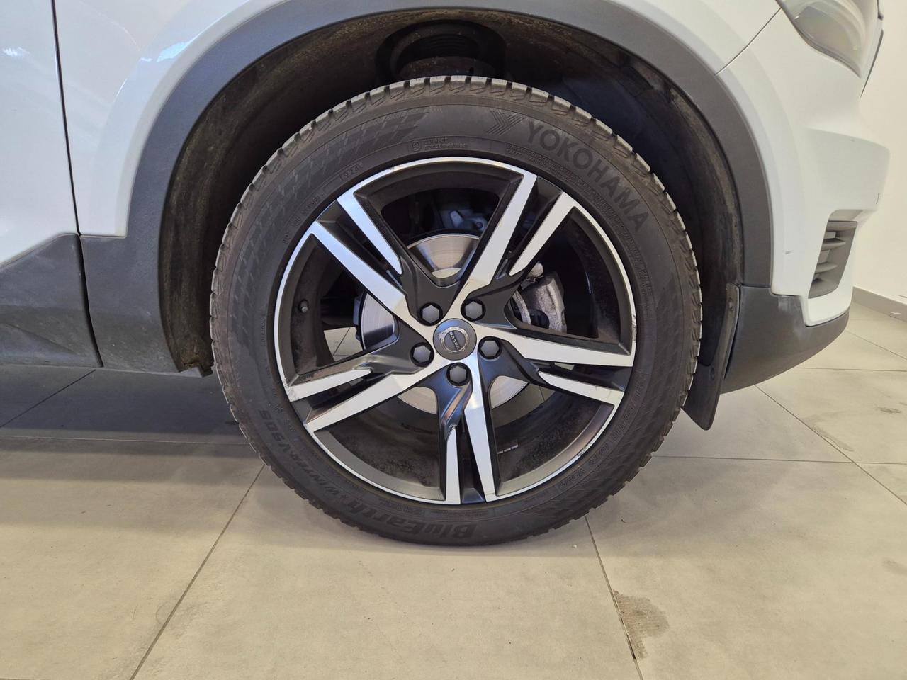 Volvo XC40 2.0 d3 R-design geartronic - UNIPROPRIETARIO - ACC/Lim - Cam