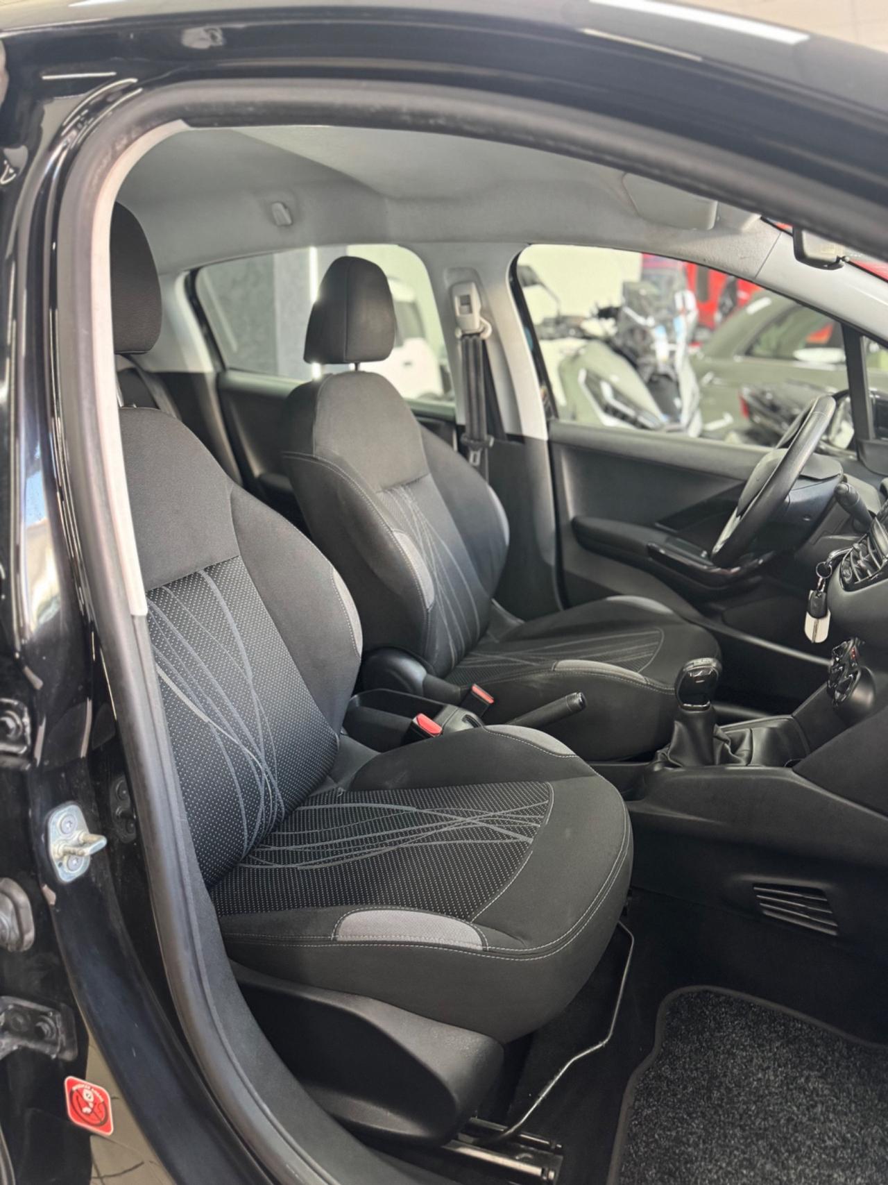 Peugeot 208 1.4 HDi 68 CV 5 porte Allure