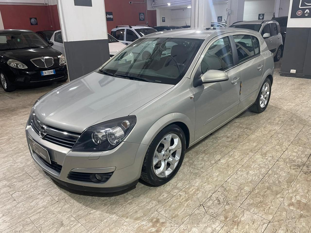 Opel Astra 1.4 16V Twinport 5 porte Enjoy