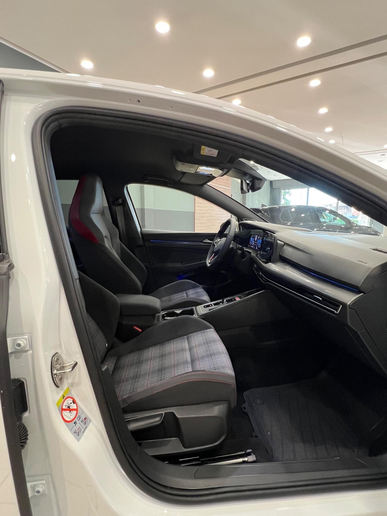 Volkswagen Golf GTI 2.0 TSI DSG