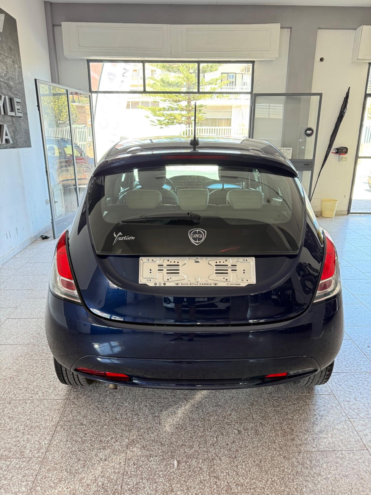 Lancia Ypsilon 1.2 69 CV 5 porte Silver