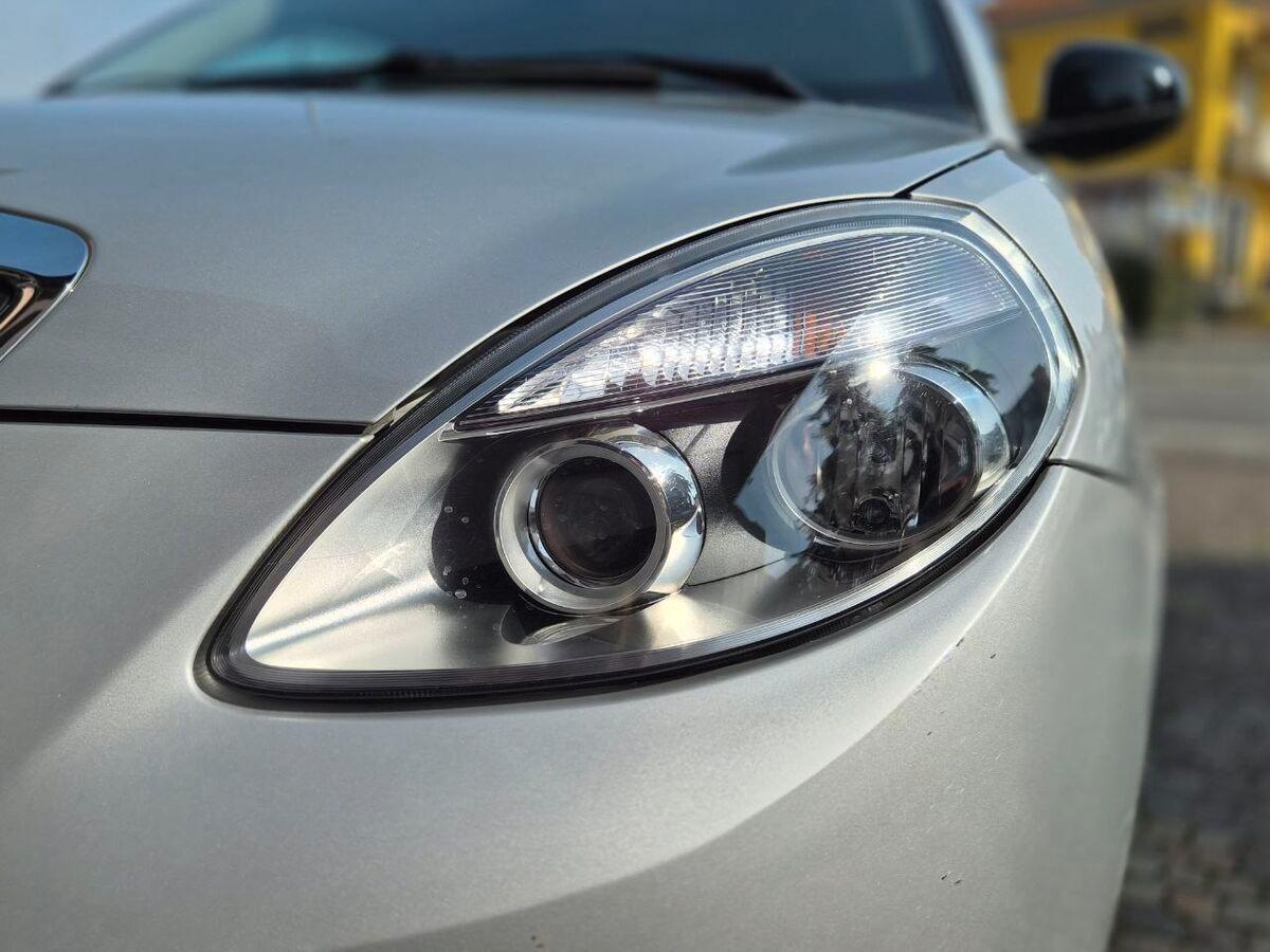 Lancia Ypsilon 1.2 8v Unyca