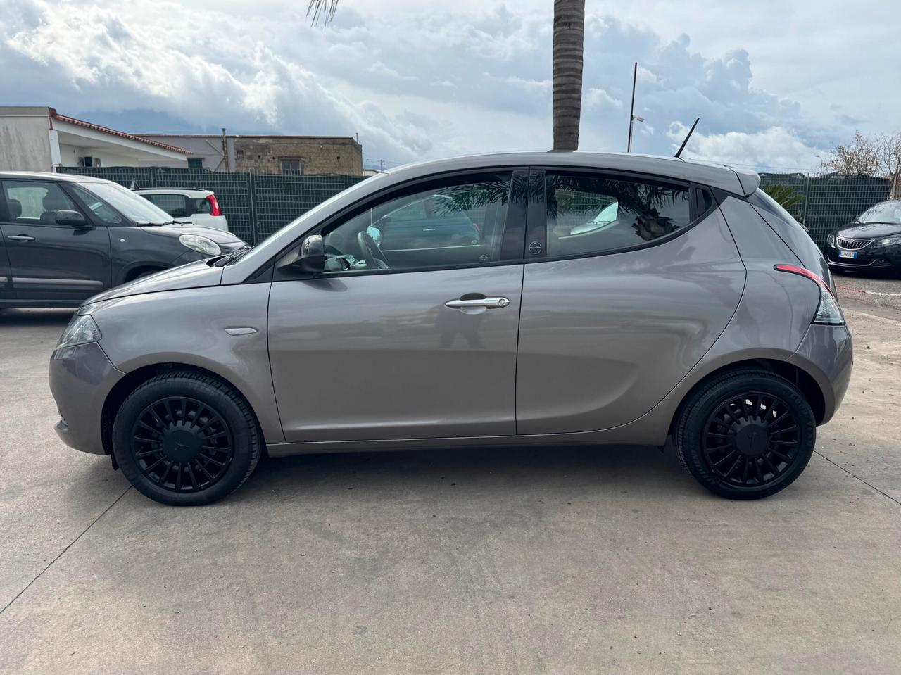 Lancia Y Gold 1.0 FireFly 70cv S&S Hybrid 2021