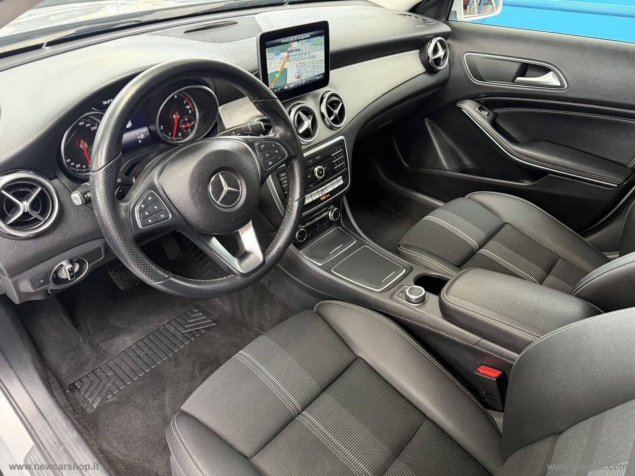 MERCEDES-BENZ GLA 180 Business