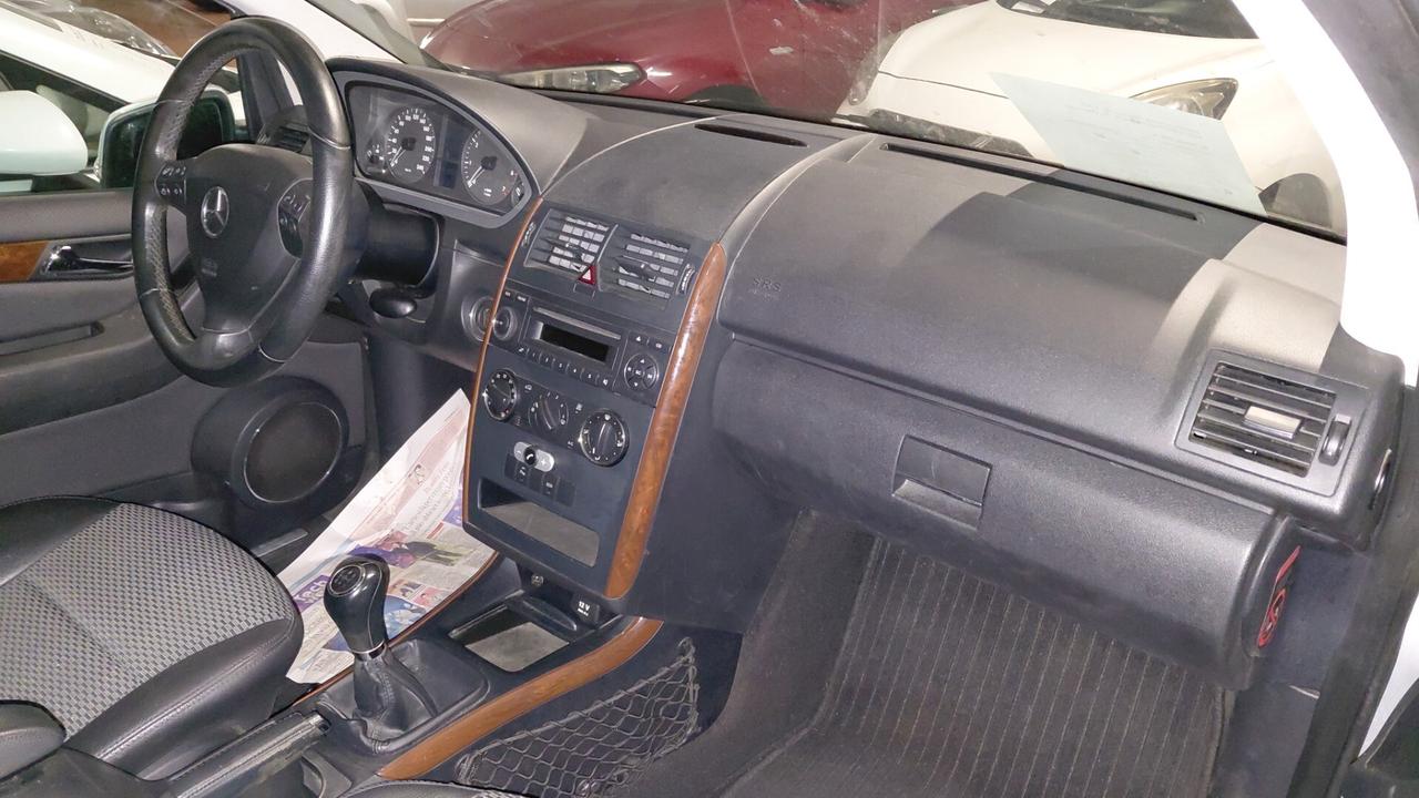 Mercedes-benz A 180 BlueEFFICIENCY Premium