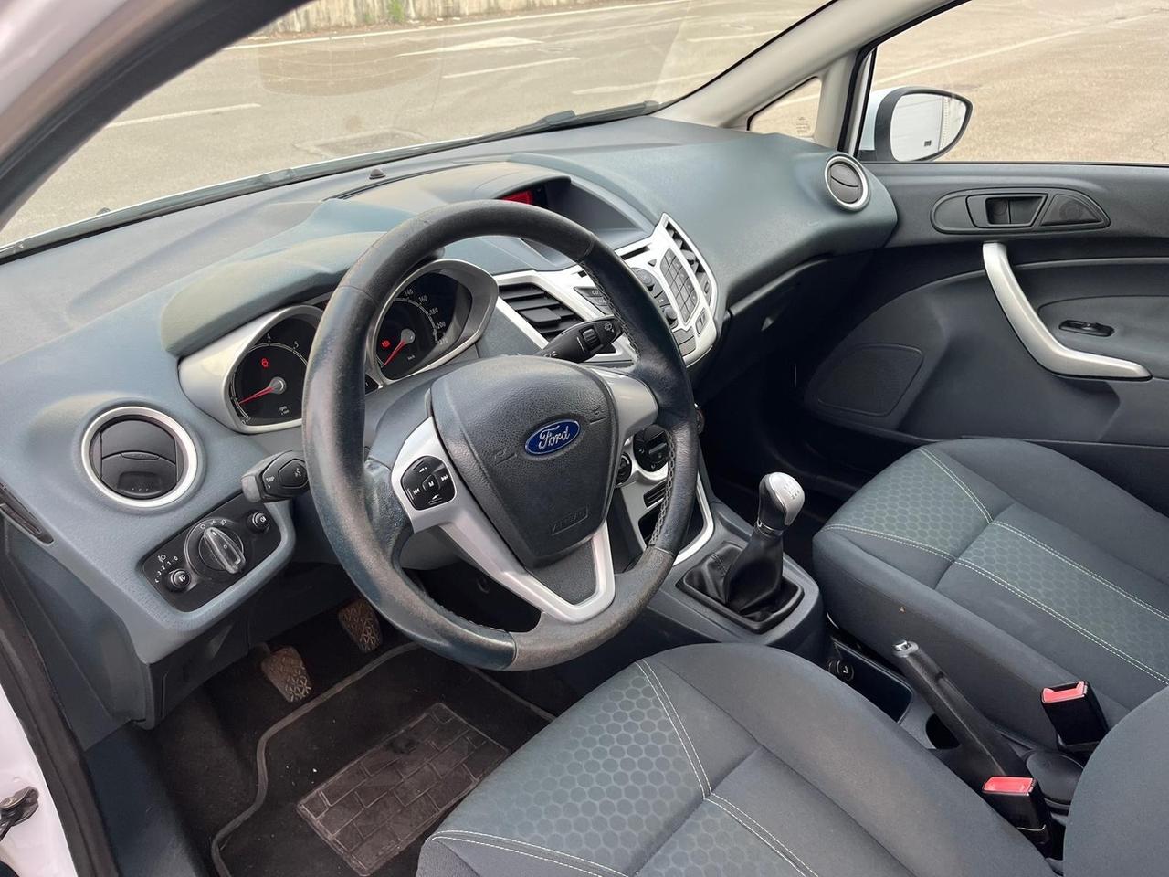 Ford Fiesta 1.2benz 2009 113.000km perfetta per neopatentati