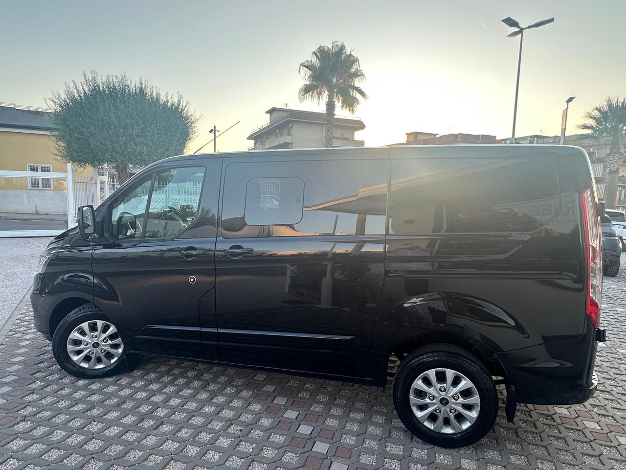 FORD TRANSIT CUSTOM 300 AUTOMATICO TITANIUM