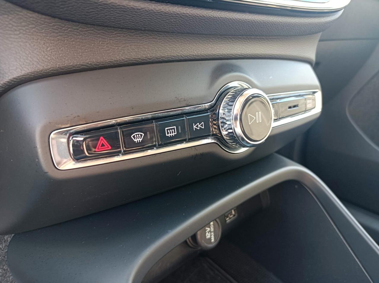 Volvo XC40 T2 Geartronic Momentum Pro