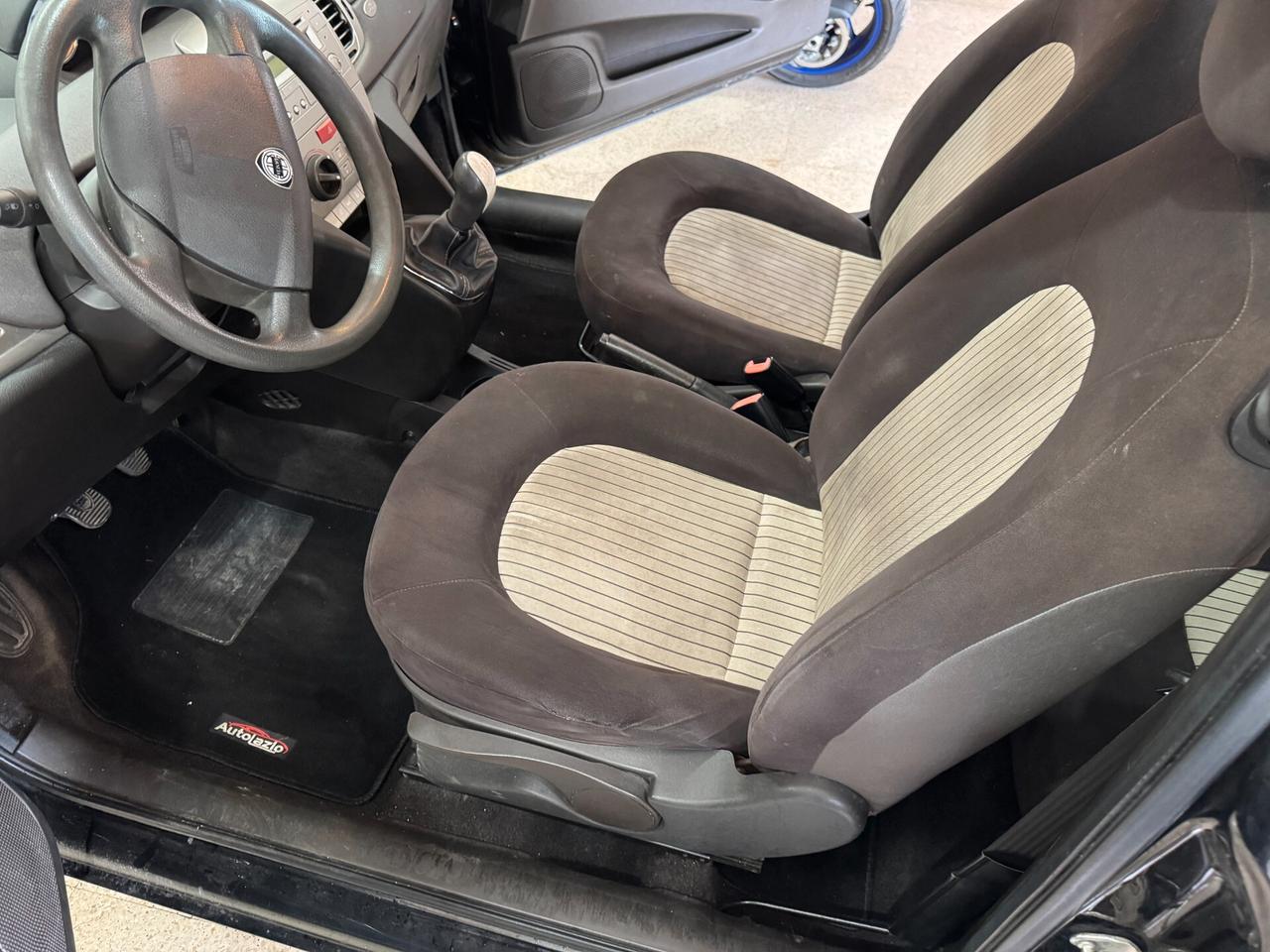 Lancia Ypsilon 1.3 MJT 90 CV Platino OK NEOPATENTATI