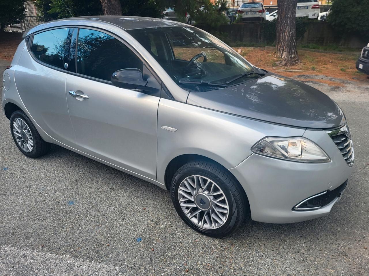 Lancia Ypsilon 0.9 TwinAir 85 CV 5 porte Metano Ecochic Gold