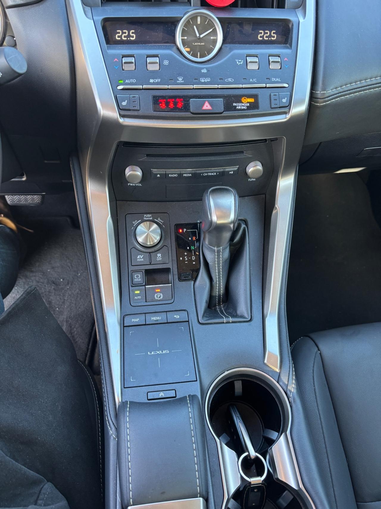 Lexus NX 300h Hybrid 4WD Luxury