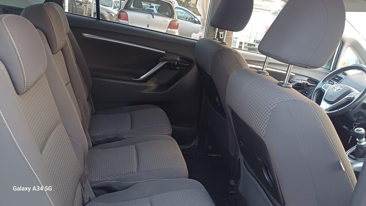 Toyota Verso 1.6 D-4D Style 7 Posti