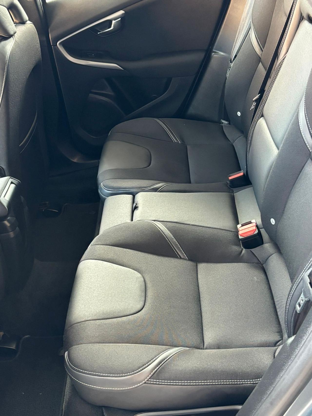 Volvo V40 D2 Geartronic Business Plus