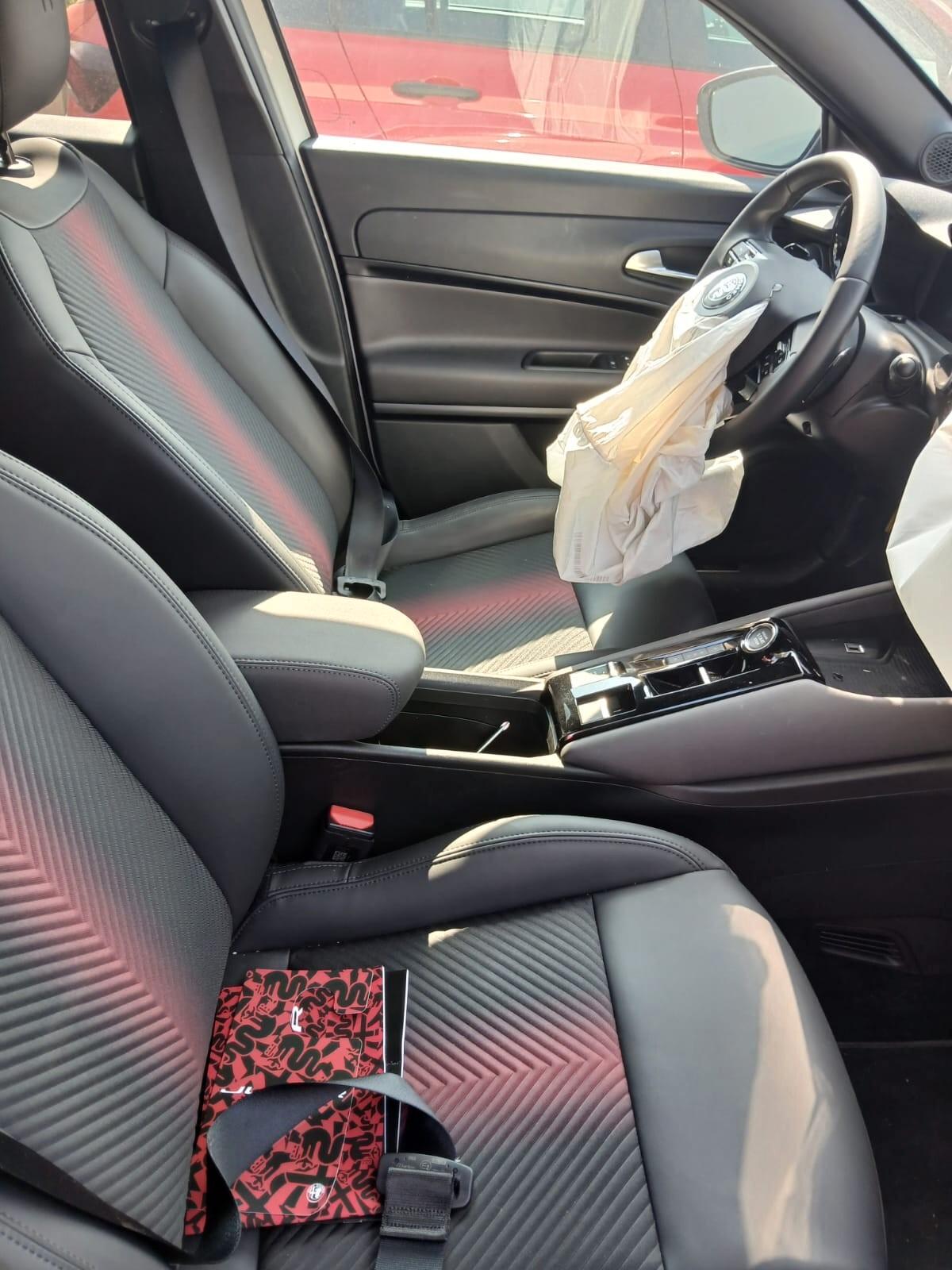 Alfa Romeo Junior 1.2 136 CV Hybrid eDCT6 Speciale