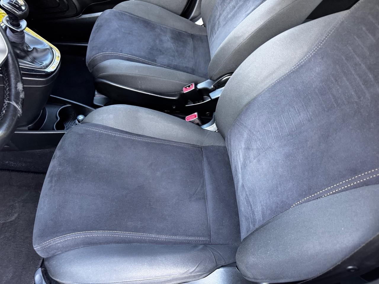 Lancia Ypsilon 1.2 69 CV 5 porte Platinum neopatentati