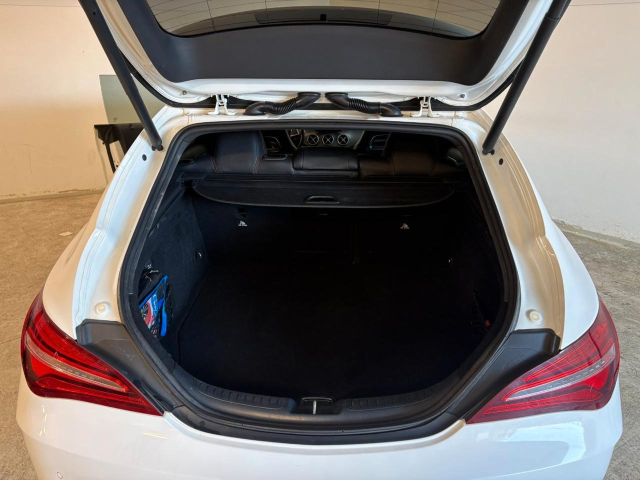 Mercedes-Benz CLA 200 d Shooting Brake Premium S.W.