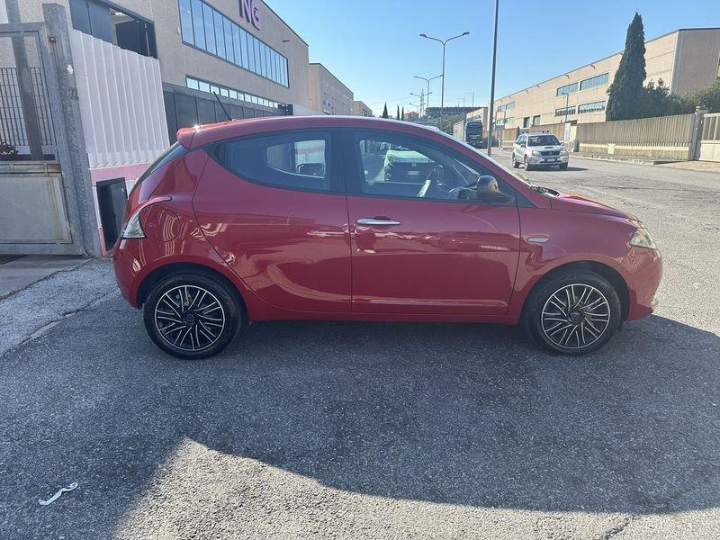 Lancia Ypsilon Ypsilon 1.0 firefly hybrid Silver Plus s&s 70cv