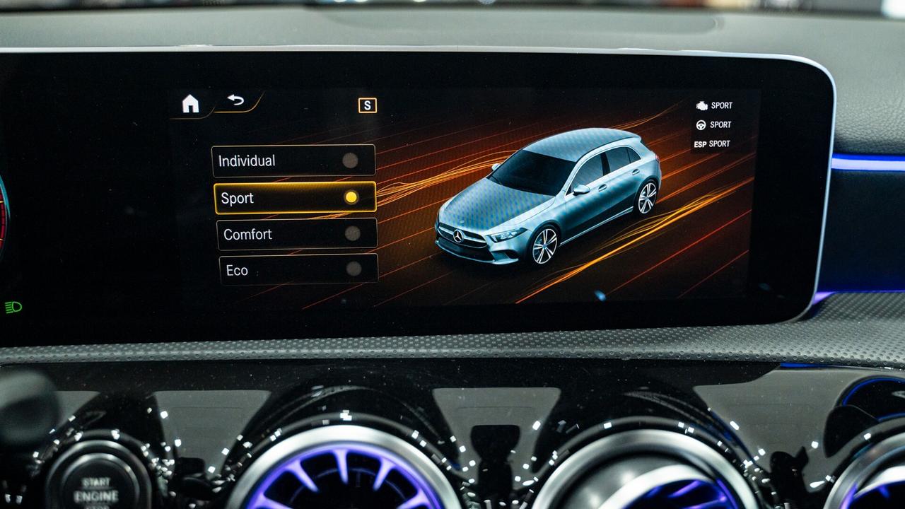 Mercedes-benz A 180 D PREMIUM PLUS AMG TETTO PACK LUCI XENO NAVI PELLE FULL OPTIONAL