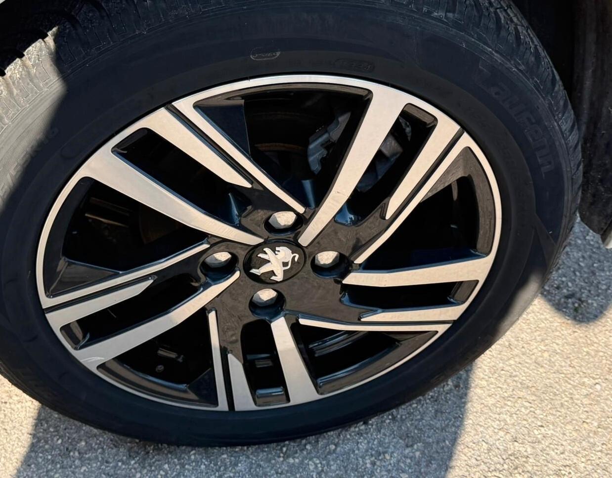 Peugeot 208 2023 PureTech 100CV Stop&Start Allure Pack