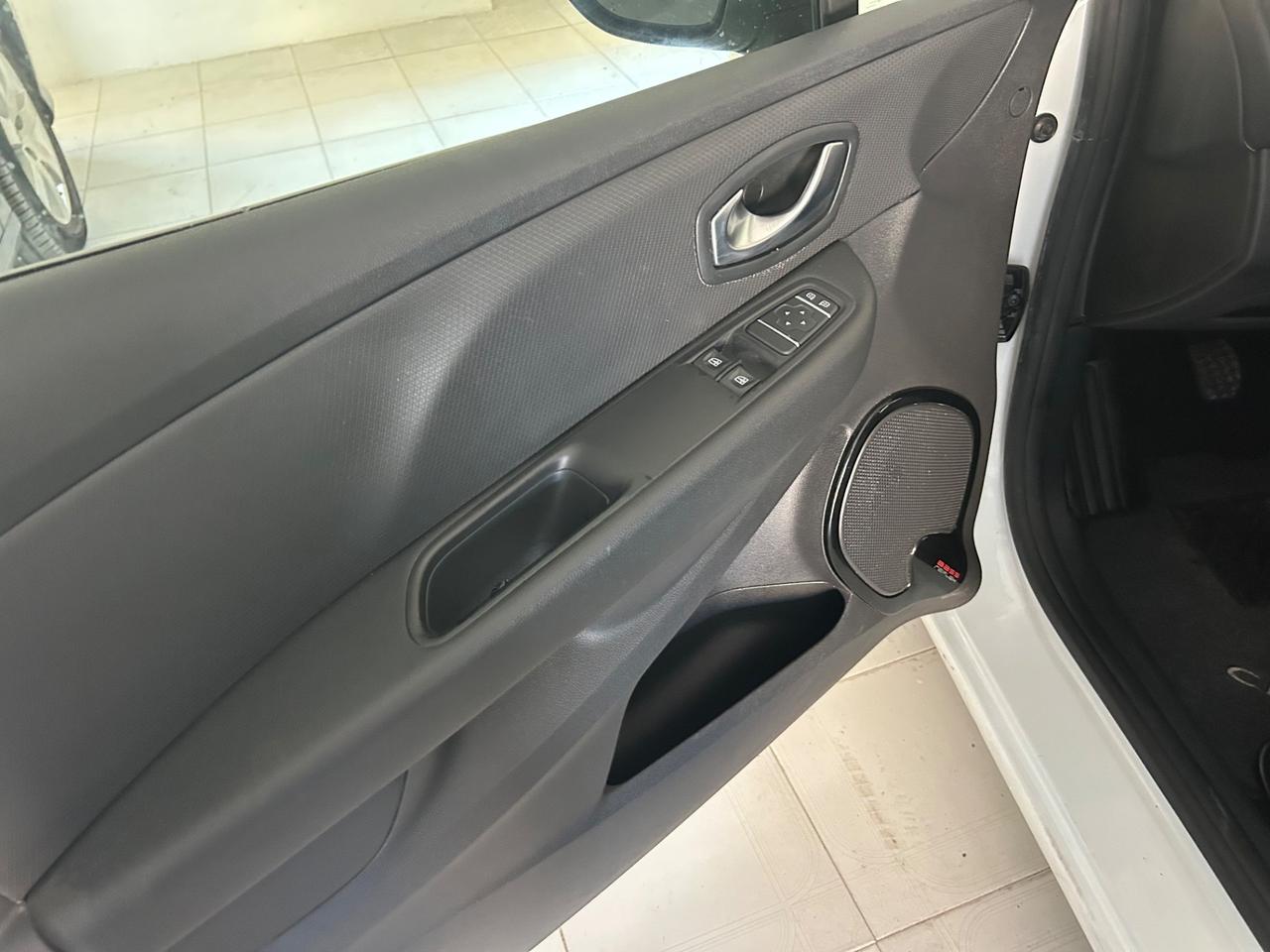 Renault Clio dCi 8V 75 CV 5 porte Moschino Intens