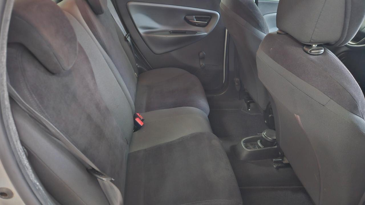 Lancia Ypsilon 1.2 69 CV 5 porte Elefantino