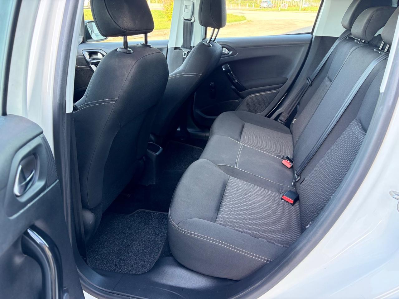 Peugeot 208 1.6 diesel 2017 5 porte Allure