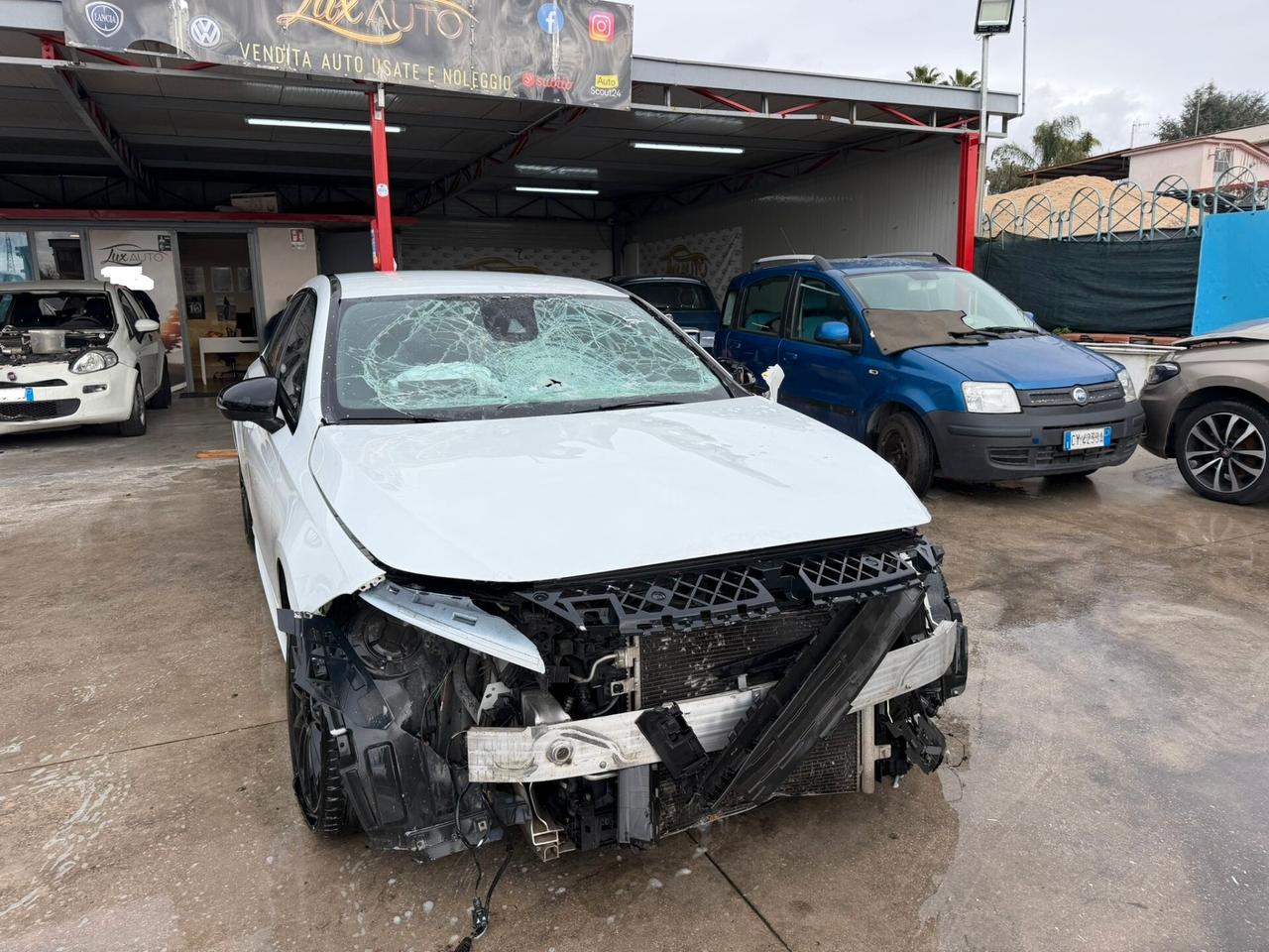 Mercedes-benz A 180 incidentato - 2019