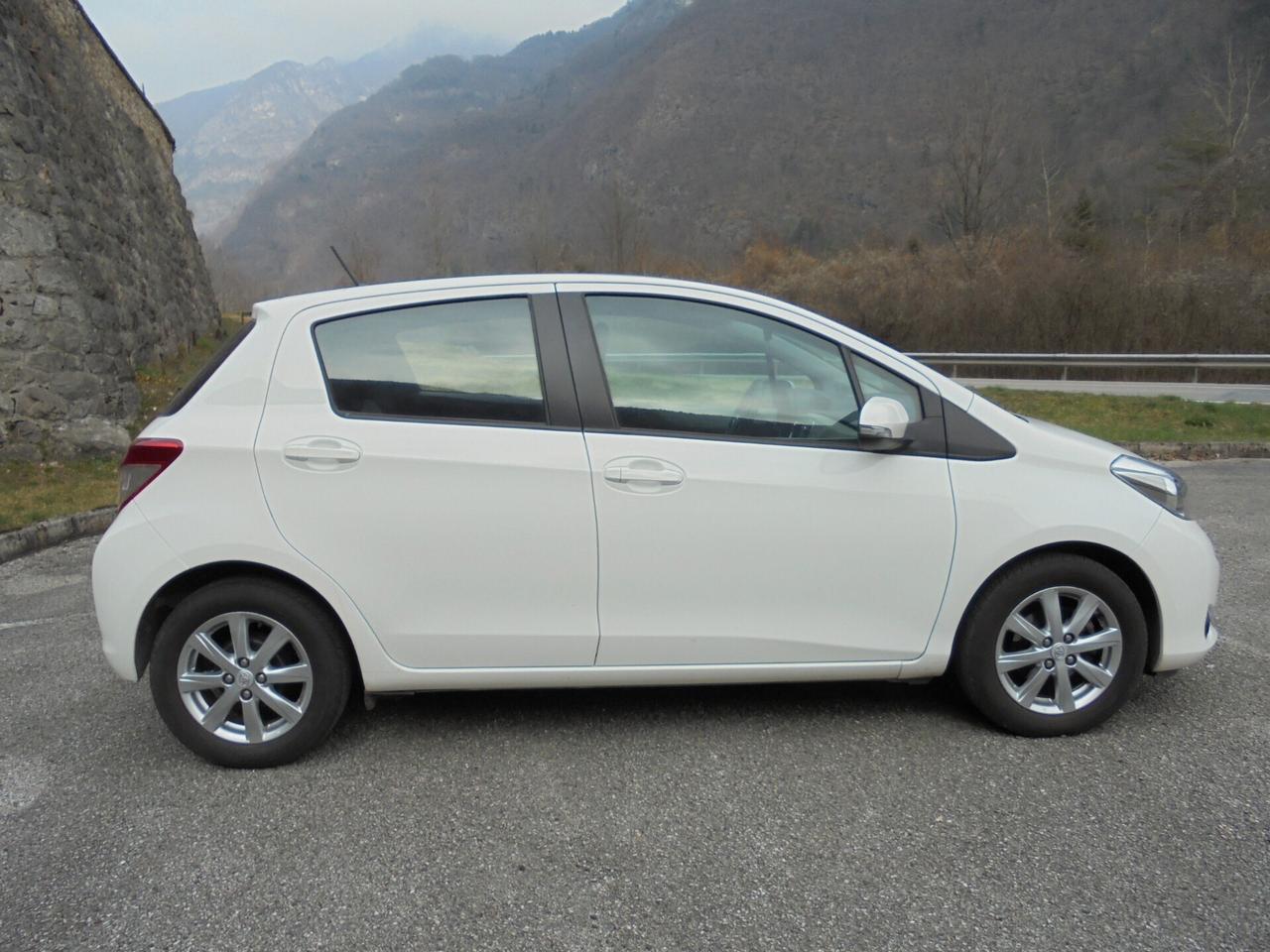 TOYOTA YARIS 1.0 VVT-i 5P LOUNGE – UNIPROPRIETARIO-