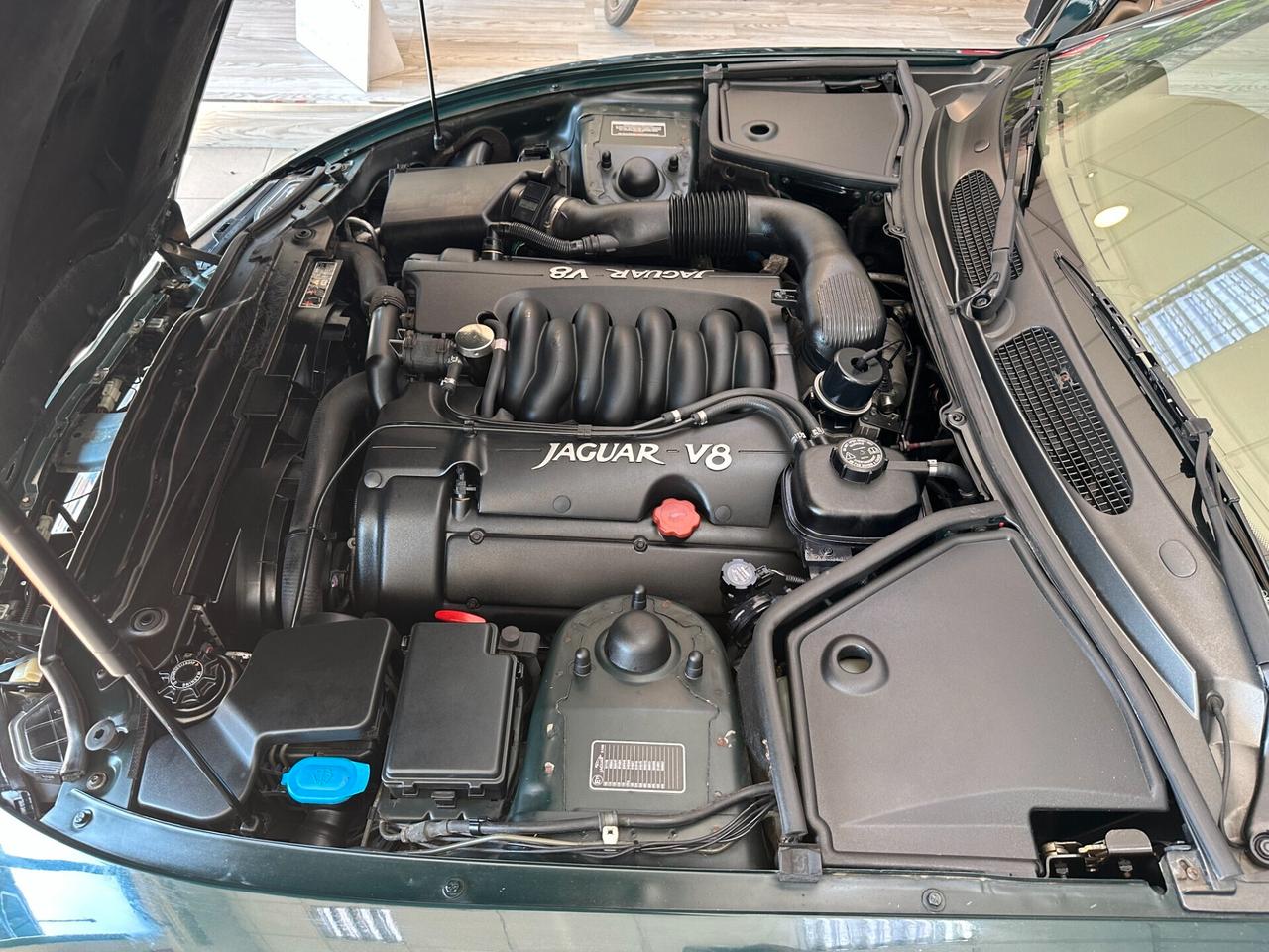 JAGUAR XK8 COUPE' UNICOPROP. PARI AL NUOVO ISCRITTO ASI