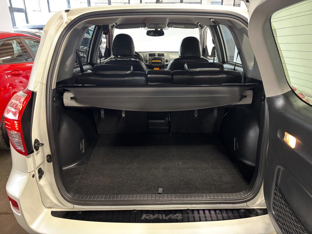 Toyota RAV 4 Crossover 2.2 D-Cat AUTOMATIC