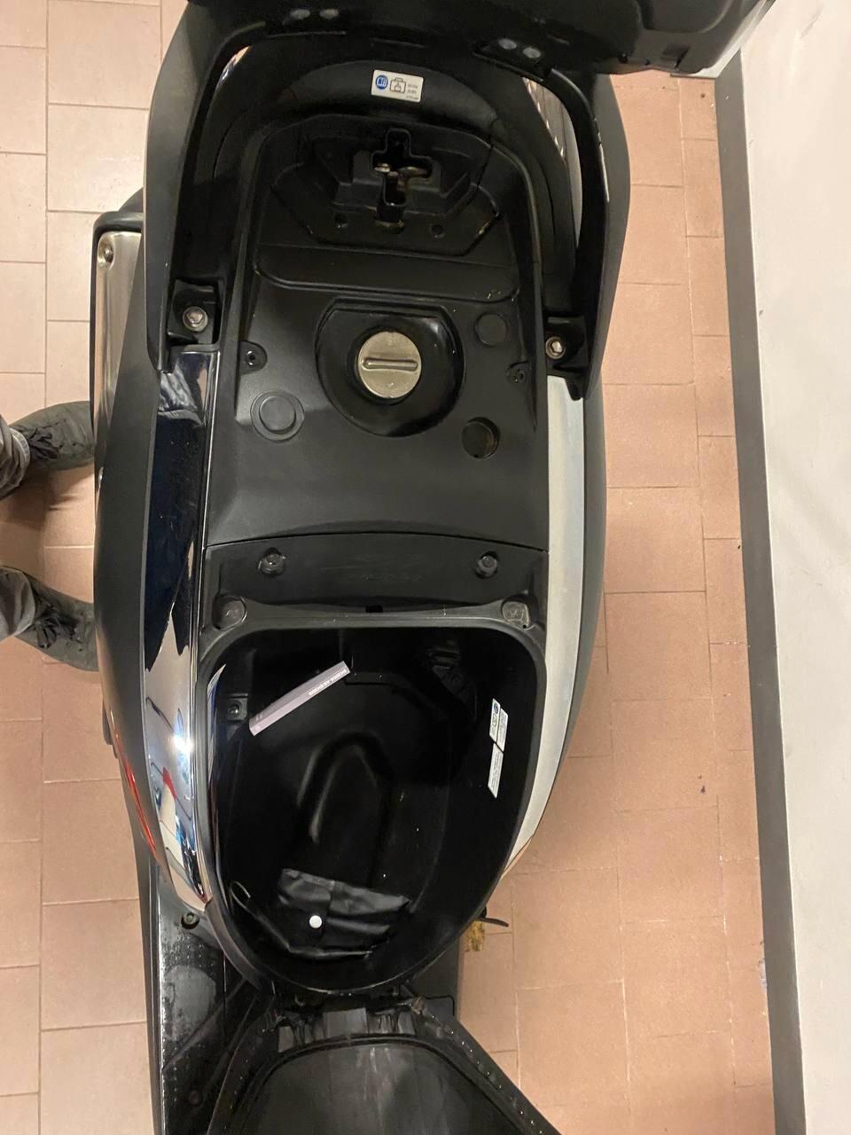 Honda SH 300 i sporty