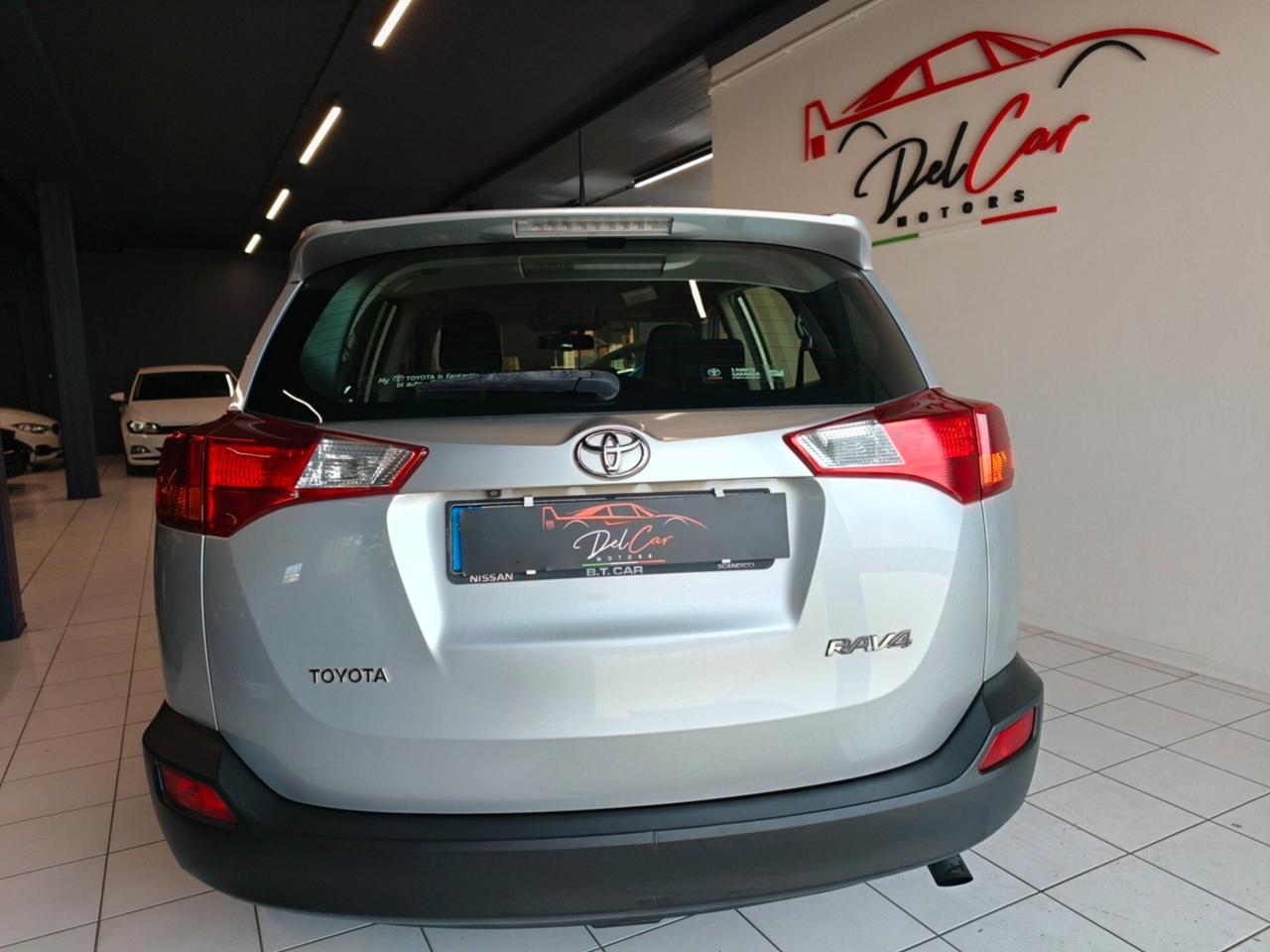 Toyota RAV 4 RAV4 2.0 D-4D 2WD Style White Ed.