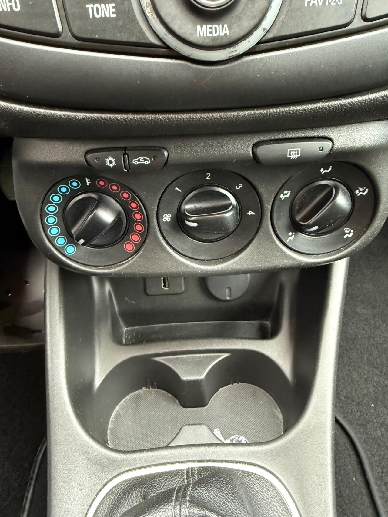 Opel Corsa 1.2 5 porte