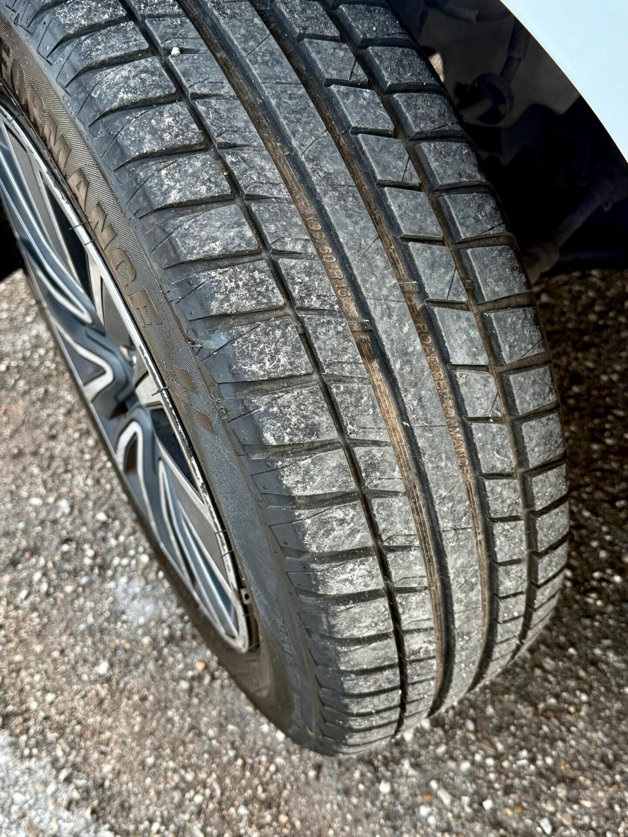 " POCHI KM " Peugeot 2008 PureTech 82 Active