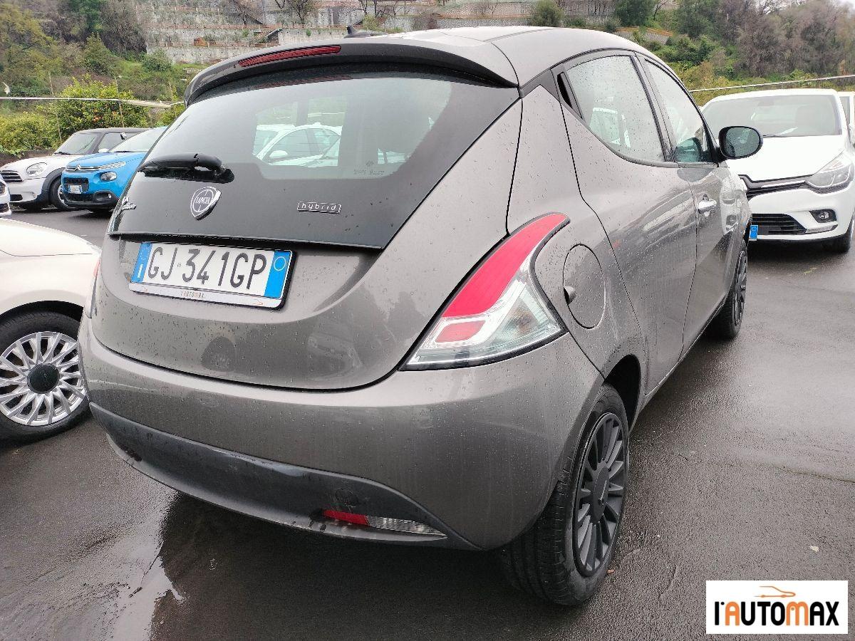 LANCIA - Ypsilon 1.0 firefly hybrid Silver s&s 70cv